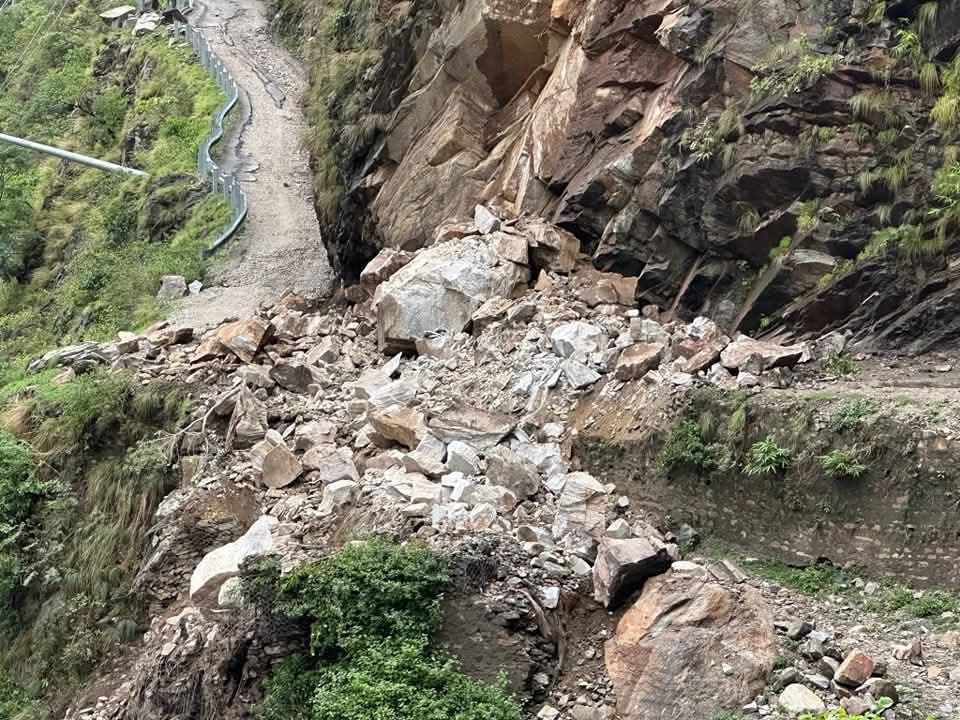 अविरल वर्षापछि अबरुद्व कर्णाली राजमार्ग सन्चालनमा